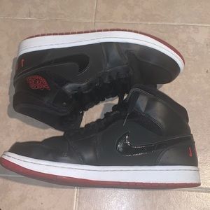 Jordan 1 varsity red mid, Size 11.5, pre owned